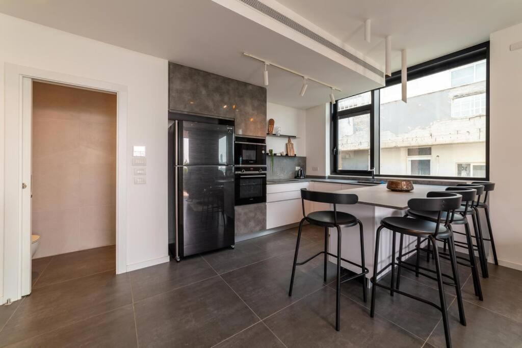 Amazing Penthouse On Gordon Beach 8 Guests Tel Aviv Ngoại thất bức ảnh