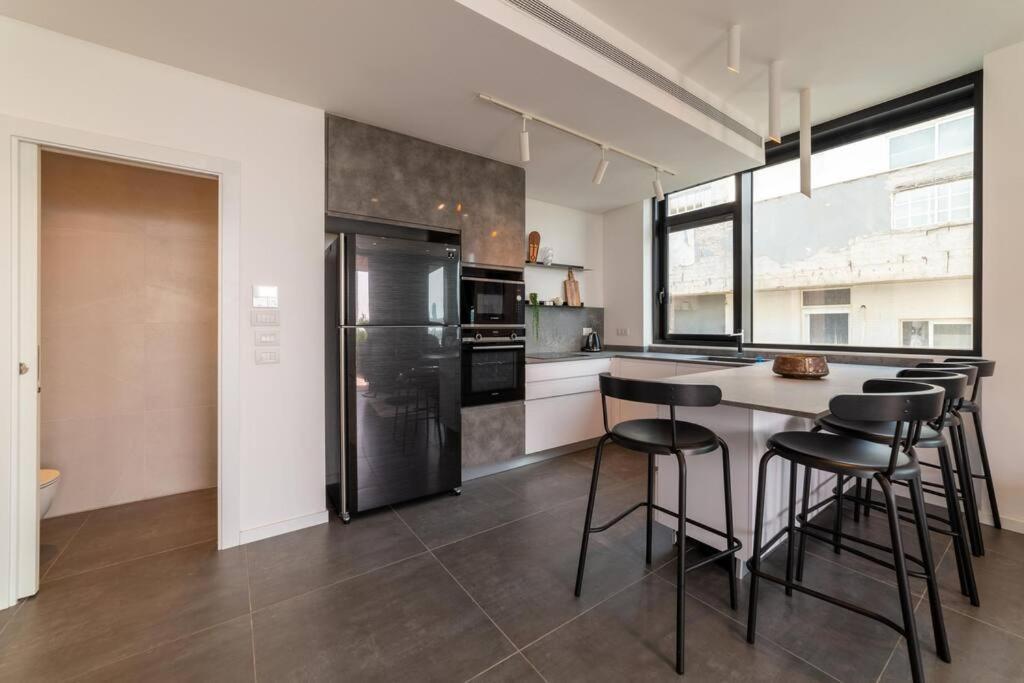 Amazing Penthouse On Gordon Beach 8 Guests Tel Aviv Ngoại thất bức ảnh